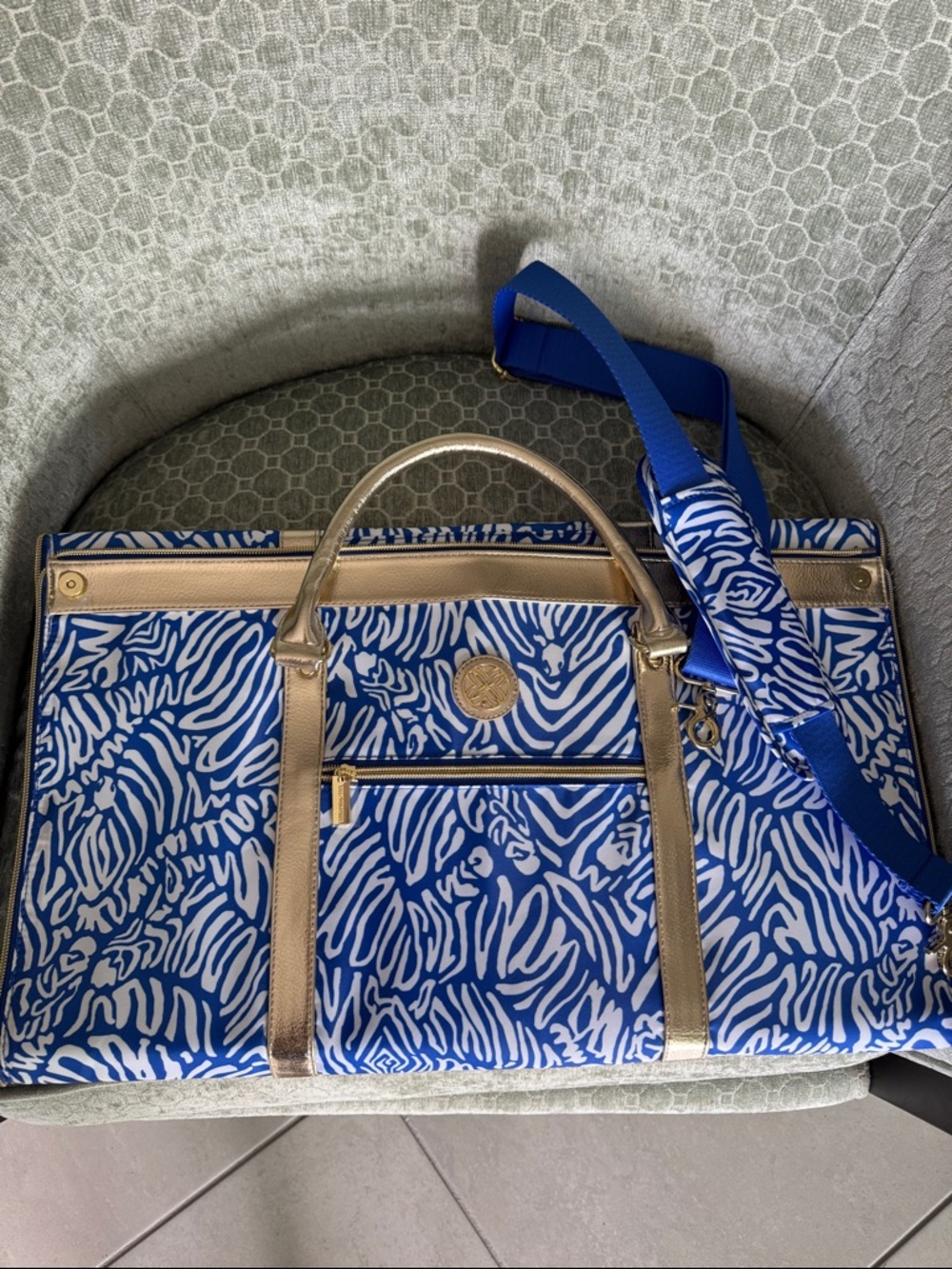 Lilly Pulitzer Garment Bag Martinique Blue print with Gold-Trim NWT